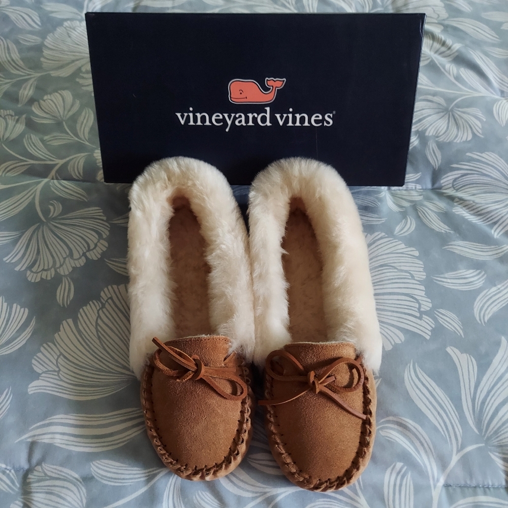 Vineyard Vines Womens shearling moccasin slippers NIB size 10